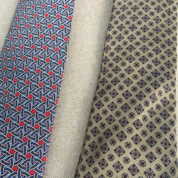 Red and blue Hermes.
Gold and red lavin. - Picture 4 of 4